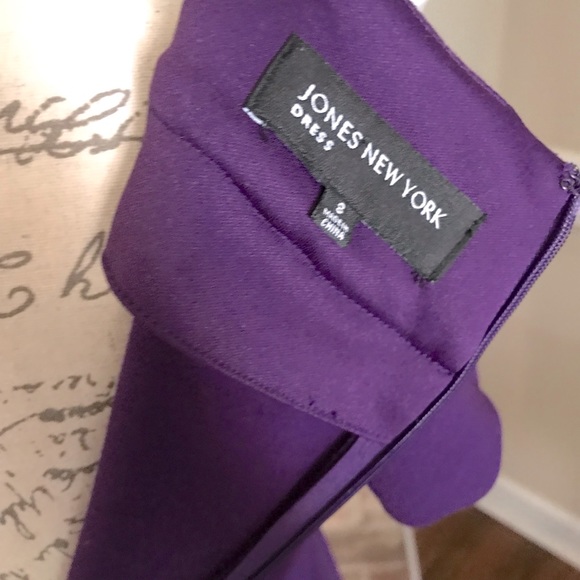 JONES NEW YORK  PURPLE RUFFLED NECKLINE DRESS Size 8 ( Medium) - Picture 9 of 14